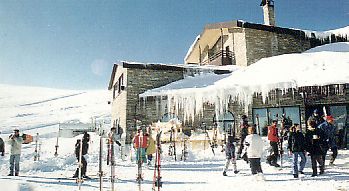 Ski-centre.jpg (22103 bytes)
